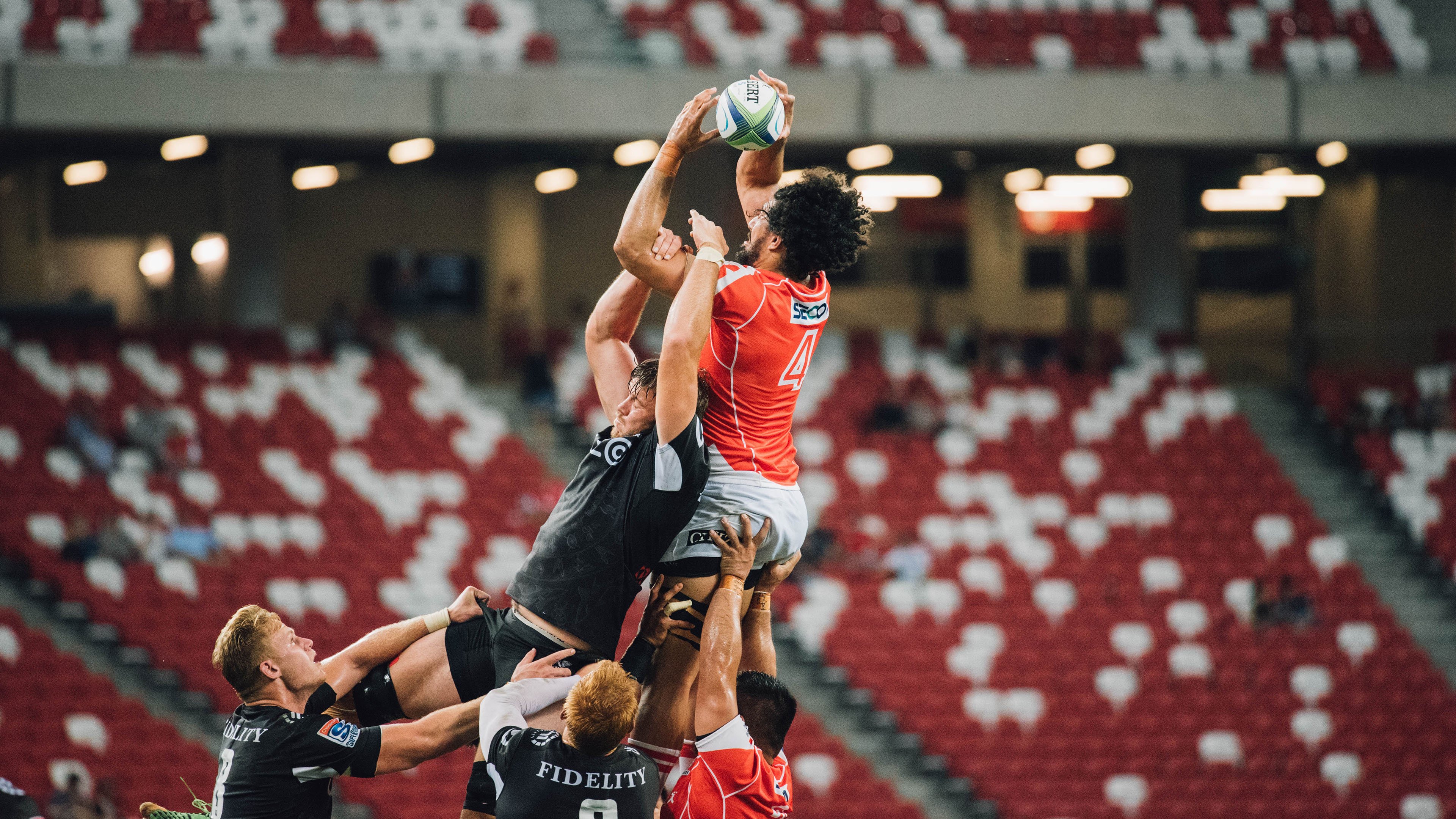 爱游戏app下载-特斯·冯·迪克：领导南非队中场的攻防转换，调度球场节奏，冯 斯特拉客